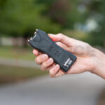 Електрошок и фенер Sabre 2-in-1 Stun Gun and Flashlight с калъф за колана » Force.BG