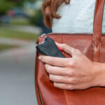 Електрошок и фенер Sabre 2-in-1 Stun Gun and Flashlight с калъф за колана » Force.BG