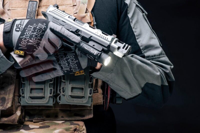 Пистолетен фенер Olight PL3-R Valkyrie 1500 Лумена » Force.BG