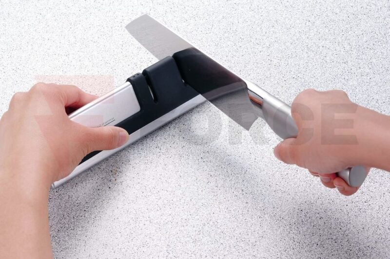 Точило за ножове Tojiro Trism Twin Roll Sharpener With Ceramic Stones » Force.BG