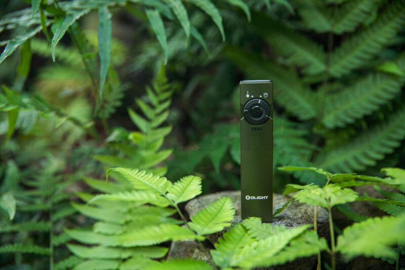 Презареждаем EDC Фенер Olight Arkfeld 1000 Лумена NW OD Green » Force.BG